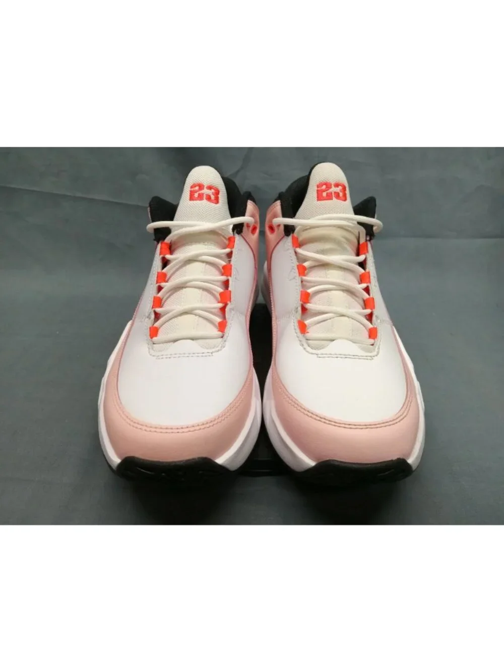 Nike Jordan Max Aura 3 (GS) White Atmosphere Infared 23 Boys Size 6 FLOOR MODEL!